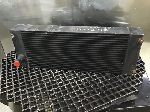 Liebherr Oilcooler - Radiateur d'huile: photos 1 Liebherr Oilcooler - Radiateur d'huile: photos 1
