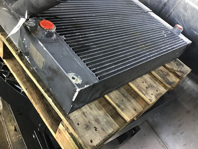 Liebherr Oilcooler - Radiateur d'huile: photos 1 Liebherr Oilcooler - Radiateur d'huile: photos 1