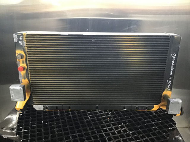 Liebherr Oilcooler - Radiateur d'huile: photos 1 Liebherr Oilcooler - Radiateur d'huile: photos 1