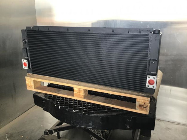 Liebherr Oilcooler - Radiateur d'huile: photos 1 Liebherr Oilcooler - Radiateur d'huile: photos 1