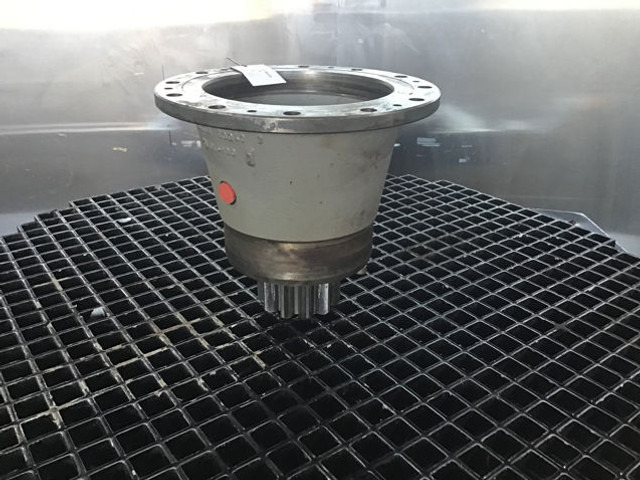 Liebherr Output Shaft Housing - Moyeu: photos 1 Liebherr Output Shaft Housing - Moyeu: photos 1