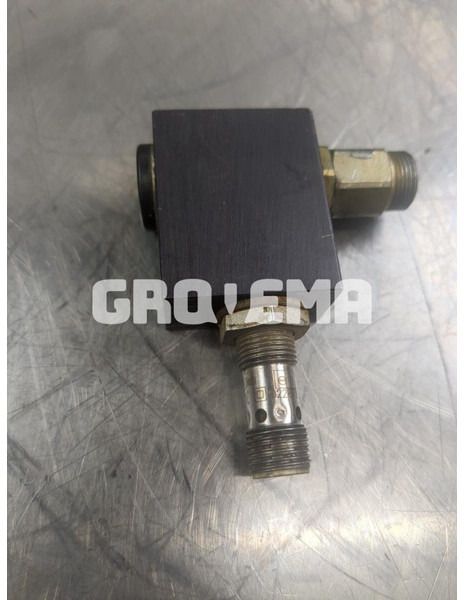 Liebherr R906 WLC / R906 C / R906 LC / R906 NLC - Valve: photos 3 Liebherr R906 WLC / R906 C / R906 LC / R906 NLC - Valve: photos 3