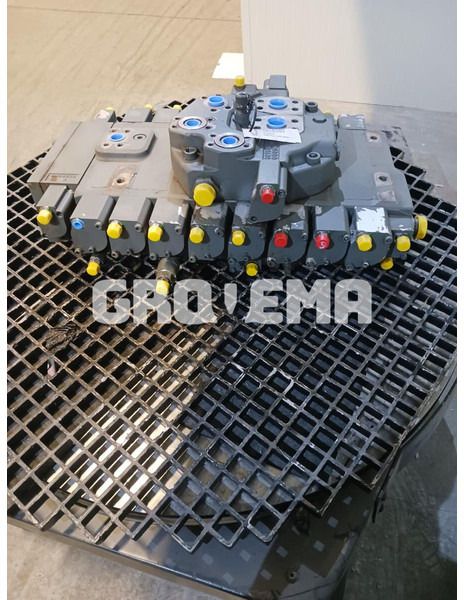 Liebherr R946 LC / R946 LC-V / R946 NLC / R946 S-HD / R946 / R946 VH-HD - Hydraulique: photos 2 Liebherr R946 LC / R946 LC-V / R946 NLC / R946 S-HD / R946 / R946 VH-HD - Hydraulique: photos 2