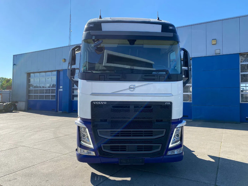 Volvo FH 13.500 Globetrotter XL / I-Park Cool / 2x Tank / Euro 6D - Tracteur routier: photos 2 Volvo FH 13.500 Globetrotter XL / I-Park Cool / 2x Tank / Euro 6D - Tracteur routier: photos 2