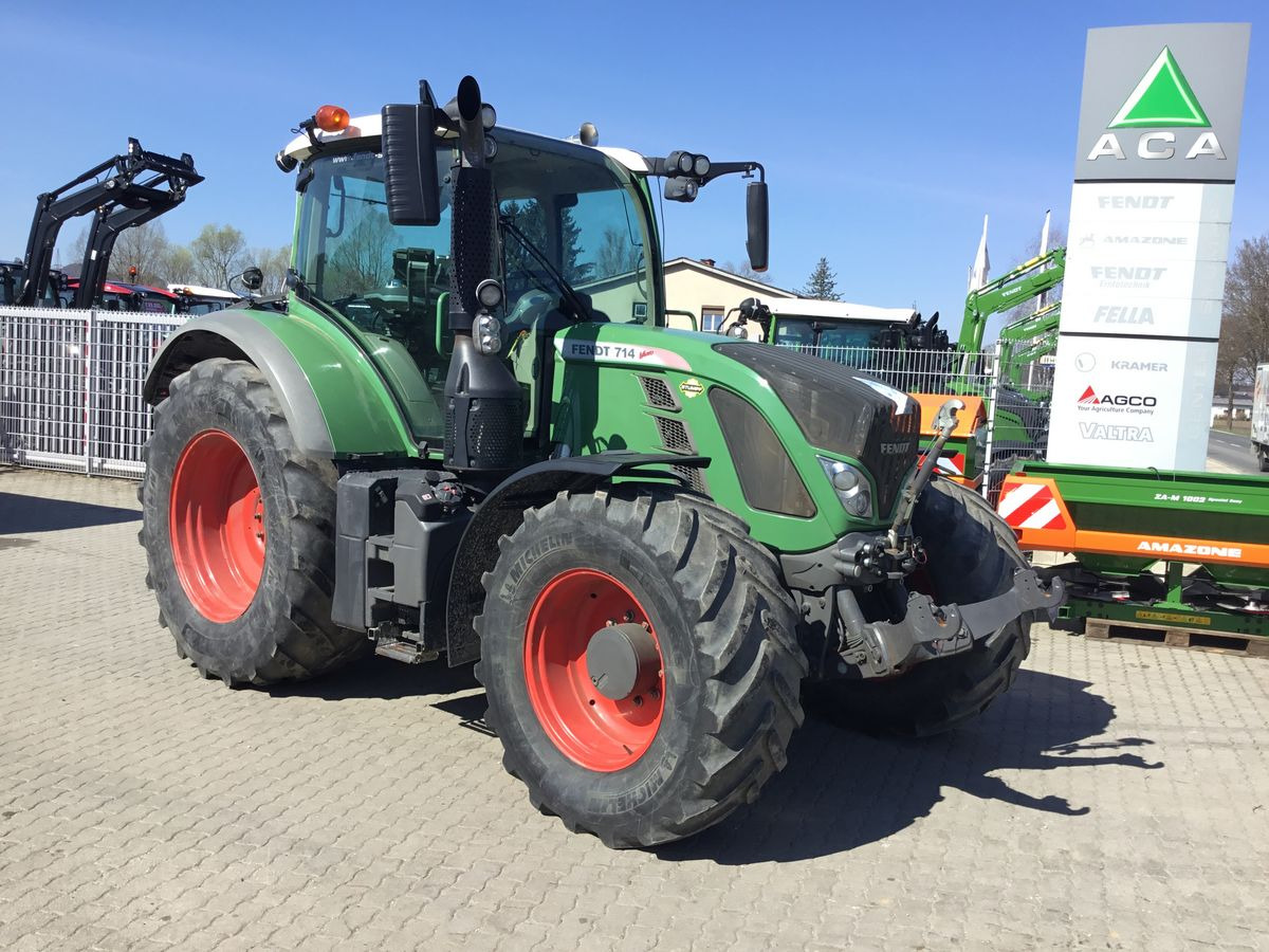Fendt 714 Vo Vario - Tracteur agricole: photos 1 Fendt 714 Vo Vario - Tracteur agricole: photos 1