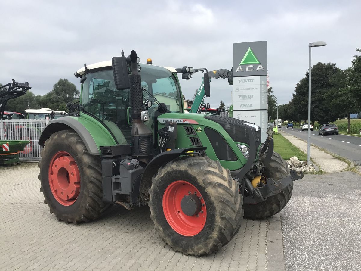 Fendt 714 Vo Vario - Tracteur agricole: photos 1 Fendt 714 Vo Vario - Tracteur agricole: photos 1