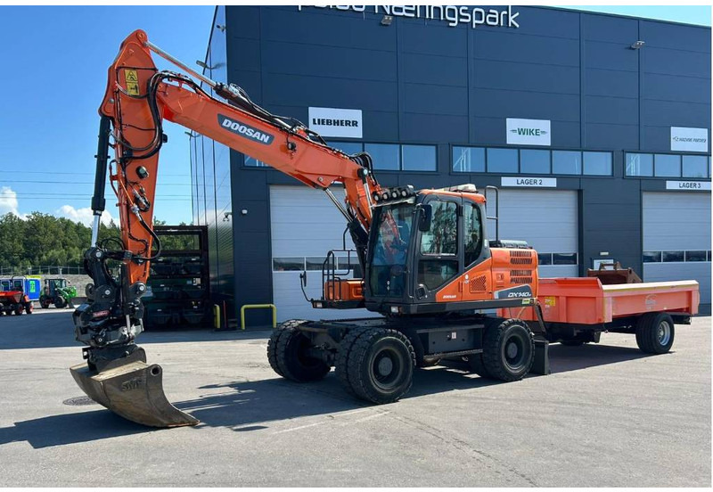 Doosan DX 140 W-5 - Pelle sur pneus: photos 1 Doosan DX 140 W-5 - Pelle sur pneus: photos 1