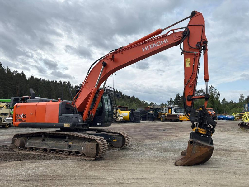 Hitachi ZX 210 LC-5 B - Pelle sur chenille: photos 2 Hitachi ZX 210 LC-5 B - Pelle sur chenille: photos 2