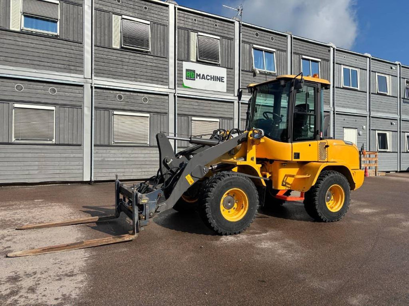 Volvo L 30 GS - Chargeuse sur pneus: photos 1 Volvo L 30 GS - Chargeuse sur pneus: photos 1