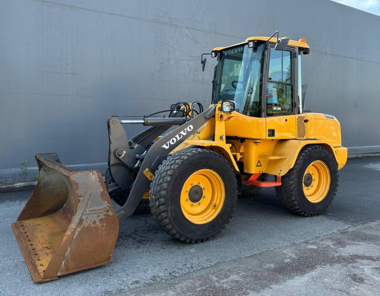 Volvo L 30 GS - Chargeuse sur pneus: photos 1 Volvo L 30 GS - Chargeuse sur pneus: photos 1