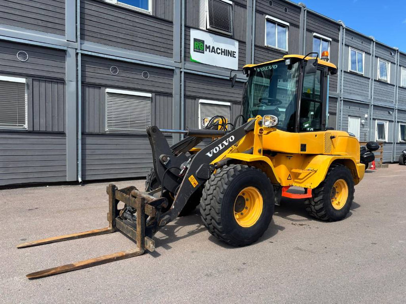 Volvo L 30 GS - Chargeuse sur pneus: photos 1 Volvo L 30 GS - Chargeuse sur pneus: photos 1