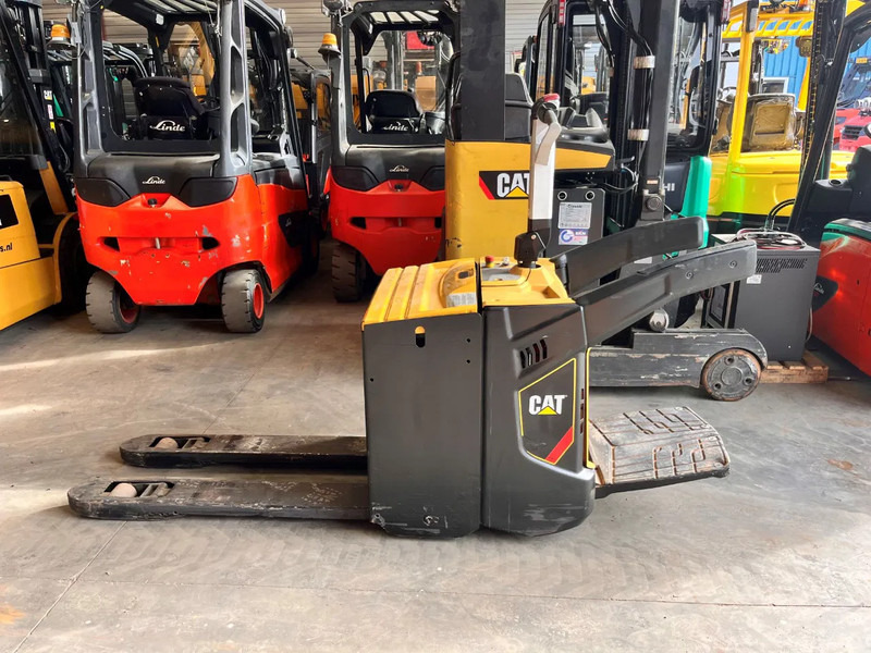 Caterpillar NPV20N2 - Transpalette: photos 1 Caterpillar NPV20N2 - Transpalette: photos 1