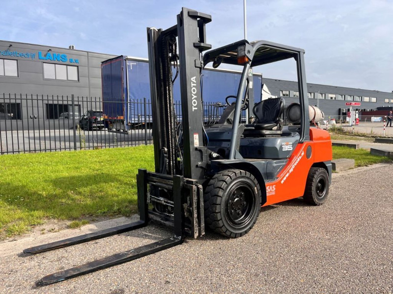 Toyota 02- 8FGJF35 - Chariot élévateur à gaz: photos 4 Toyota 02- 8FGJF35 - Chariot élévateur à gaz: photos 4