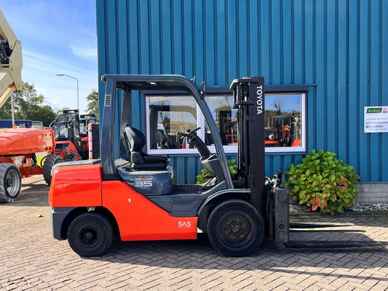 Toyota 52-8FDJF35 - Chariot élévateur diesel: photos 1 Toyota 52-8FDJF35 - Chariot élévateur diesel: photos 1