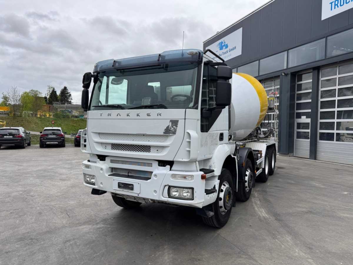 IVECO Trakker 450 8x4 (Liebherr 9m3 2018) - Camion malaxeur: photos 1 IVECO Trakker 450 8x4 (Liebherr 9m3 2018) - Camion malaxeur: photos 1