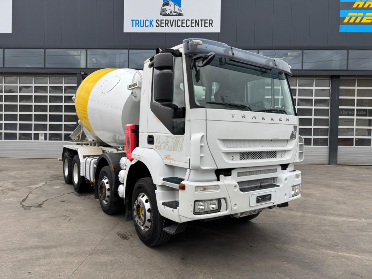 IVECO Trakker 450 8x4 (Liebherr 9m3 2018) - Camion malaxeur: photos 3 IVECO Trakker 450 8x4 (Liebherr 9m3 2018) - Camion malaxeur: photos 3