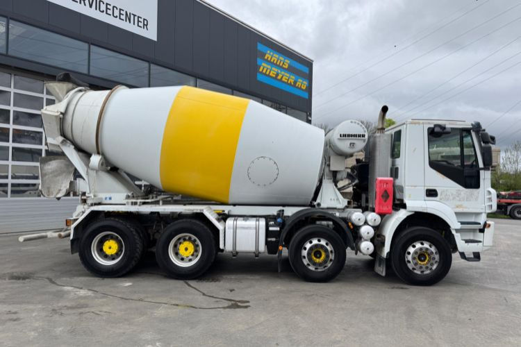 Iveco Trakker 450 8x4 (Liebherr 9m3 2018) - Camion malaxeur: photos 4 Iveco Trakker 450 8x4 (Liebherr 9m3 2018) - Camion malaxeur: photos 4