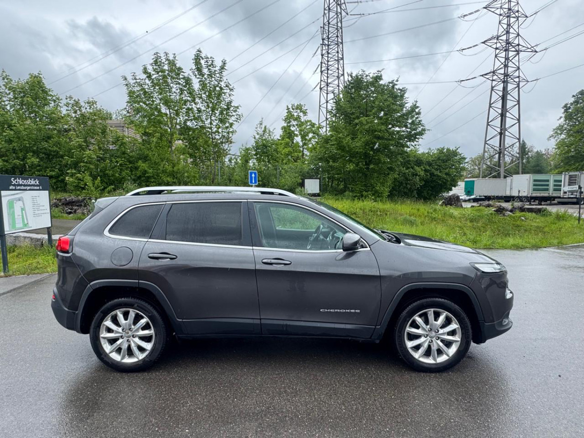 JEEP Cherokee 2.2 TD - Voiture à hayon: photos 3 JEEP Cherokee 2.2 TD - Voiture à hayon: photos 3