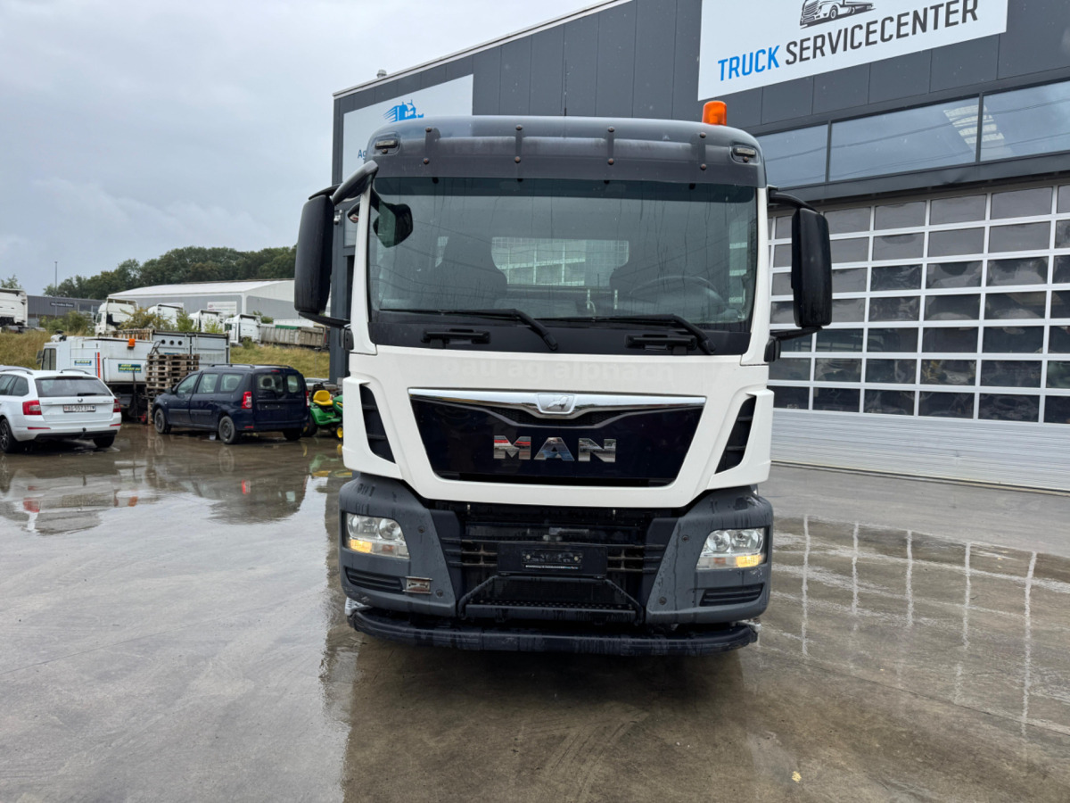 MAN TGS 28.440 6x2 UT GIGANT - Camion multibenne: photos 2 MAN TGS 28.440 6x2 UT GIGANT - Camion multibenne: photos 2