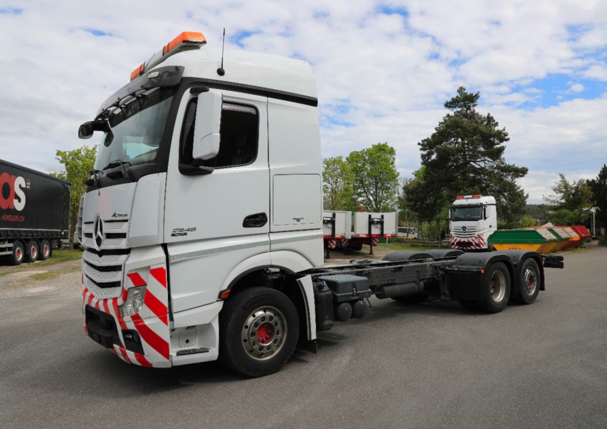 MERCEDES Actros 2548 6x2 - Châssis cabine: photos 1 MERCEDES Actros 2548 6x2 - Châssis cabine: photos 1