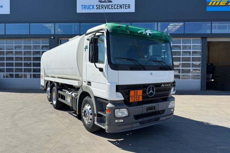 Mercedes-Benz Actros 2541 6x2 Schwarzmüller 21260L - Camion citerne: photos 3 Mercedes-Benz Actros 2541 6x2 Schwarzmüller 21260L - Camion citerne: photos 3