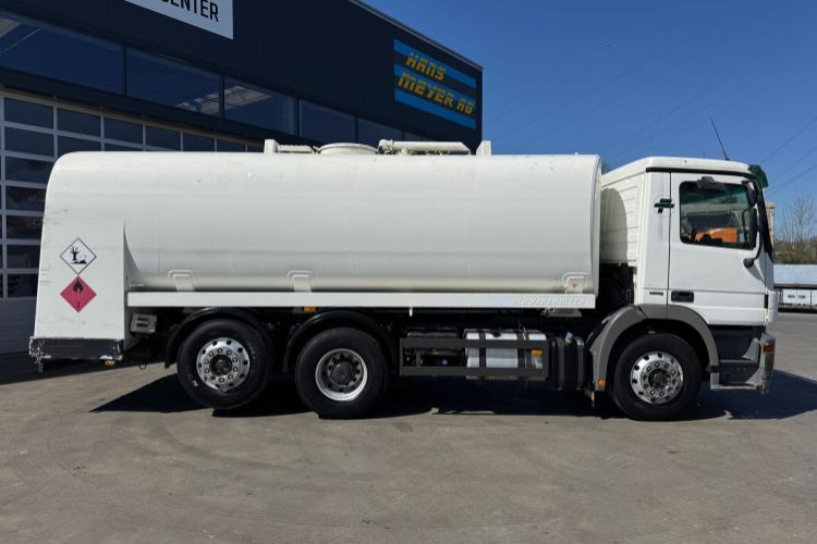 Mercedes-Benz Actros 2541 6x2 Schwarzmüller 21260L - Camion citerne: photos 4 Mercedes-Benz Actros 2541 6x2 Schwarzmüller 21260L - Camion citerne: photos 4