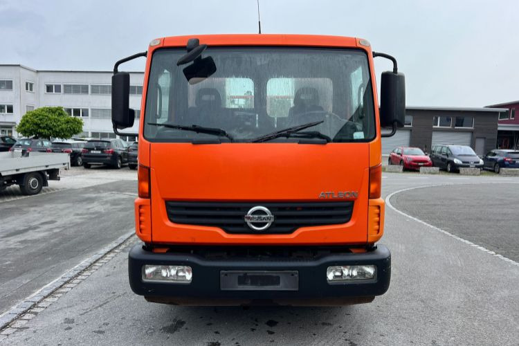 Nissan Atleon 80.19 4x2 Hooklift - Camion ampliroll: photos 3 Nissan Atleon 80.19 4x2 Hooklift - Camion ampliroll: photos 3
