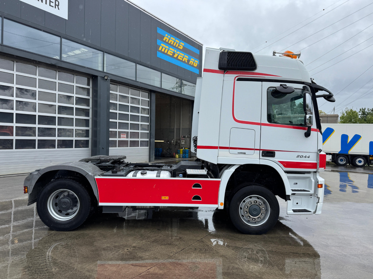 MERCEDES Actros 2044 4x4 - Tracteur routier: photos 4 MERCEDES Actros 2044 4x4 - Tracteur routier: photos 4