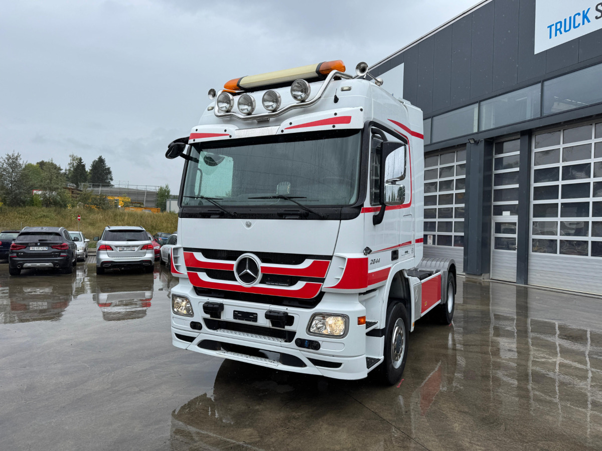 MERCEDES Actros 2044 4x4 - Tracteur routier: photos 1 MERCEDES Actros 2044 4x4 - Tracteur routier: photos 1