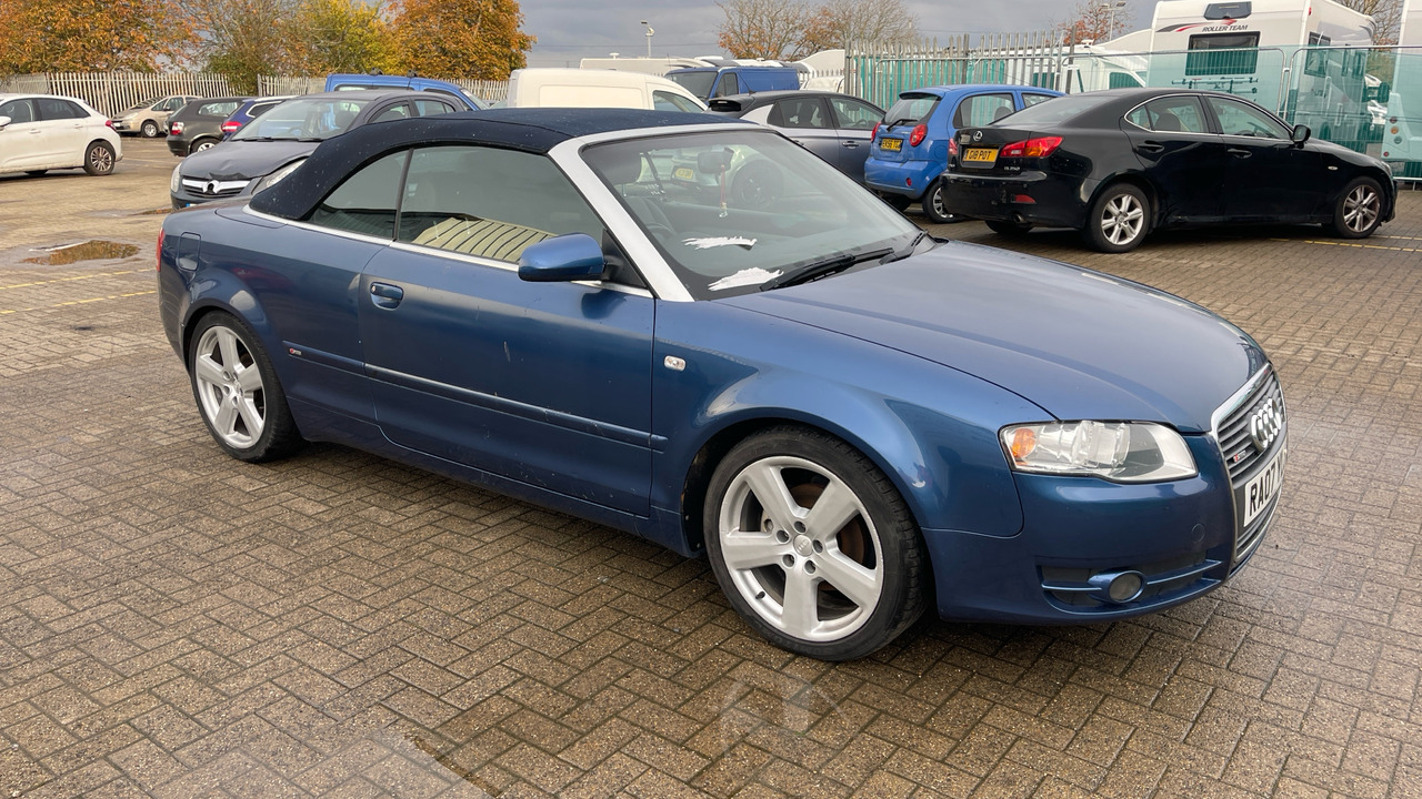 AUDI A4 2.0 TDI - Voiture: photos 1 AUDI A4 2.0 TDI - Voiture: photos 1