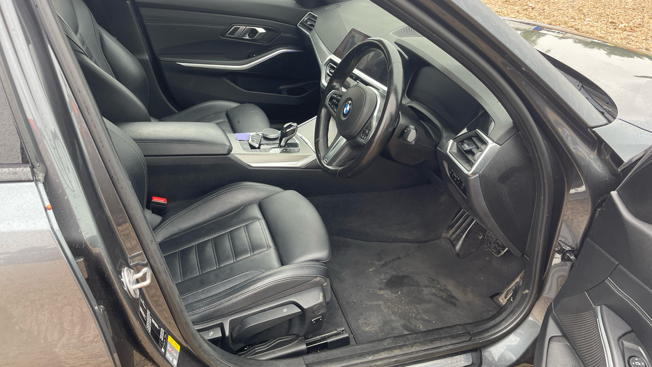 BMW 330E M - Voiture à hayon: photos 5 BMW 330E M - Voiture à hayon: photos 5