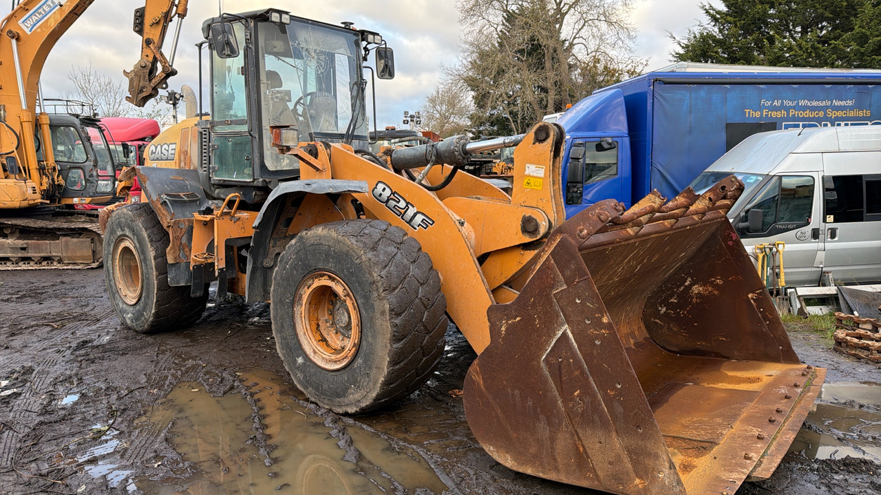 CASE 821F - Chargeuse sur pneus: photos 1 CASE 821F - Chargeuse sur pneus: photos 1