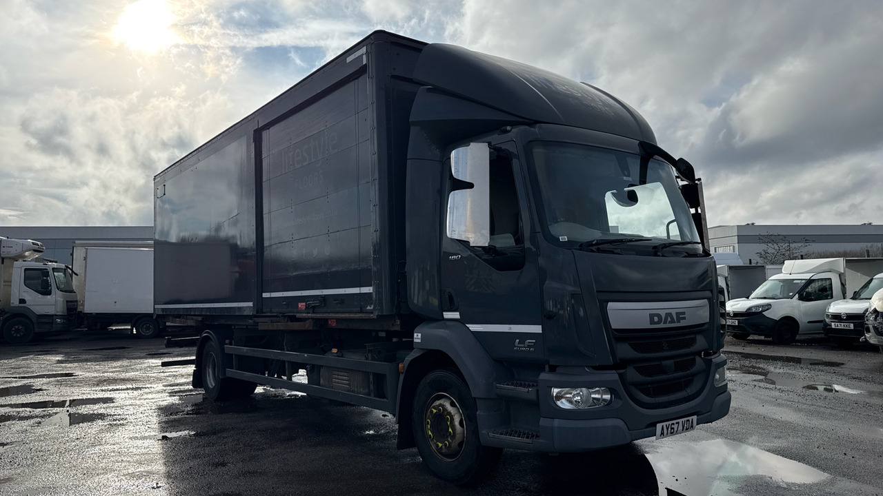 DAF LF 180 - Camion fourgon: photos 1 DAF LF 180 - Camion fourgon: photos 1