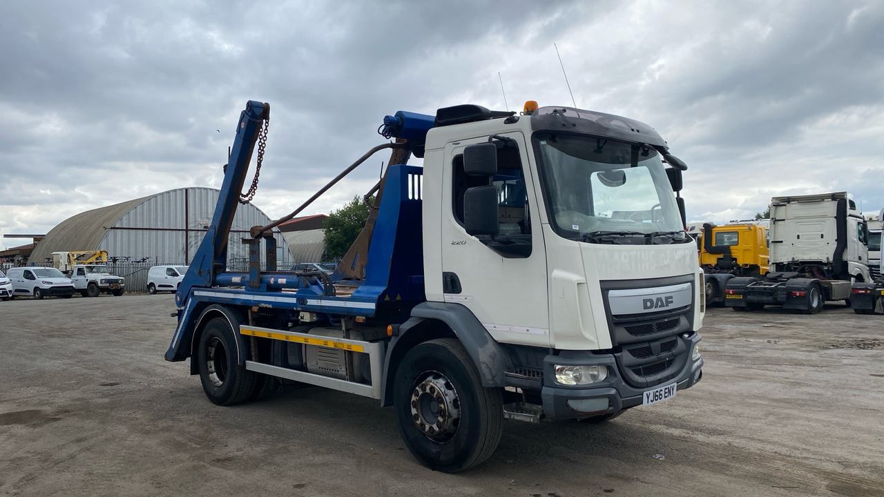 DAF LF 220 - Camion multibenne: photos 1 DAF LF 220 - Camion multibenne: photos 1
