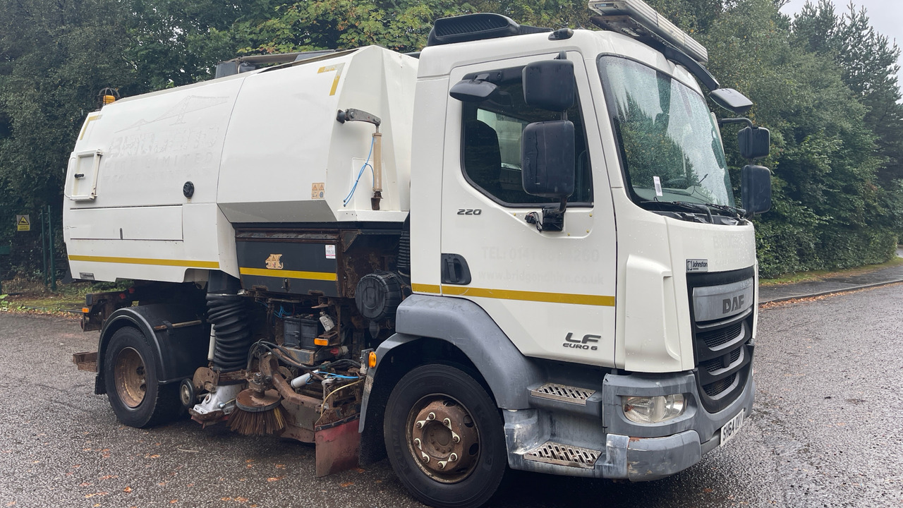 DAF LF 220 - Balayeuse de voirie: photos 1 DAF LF 220 - Balayeuse de voirie: photos 1