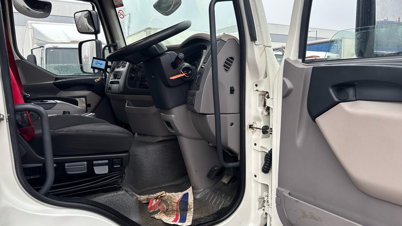 DAF LF 230 - Camion fourgon: photos 5 DAF LF 230 - Camion fourgon: photos 5