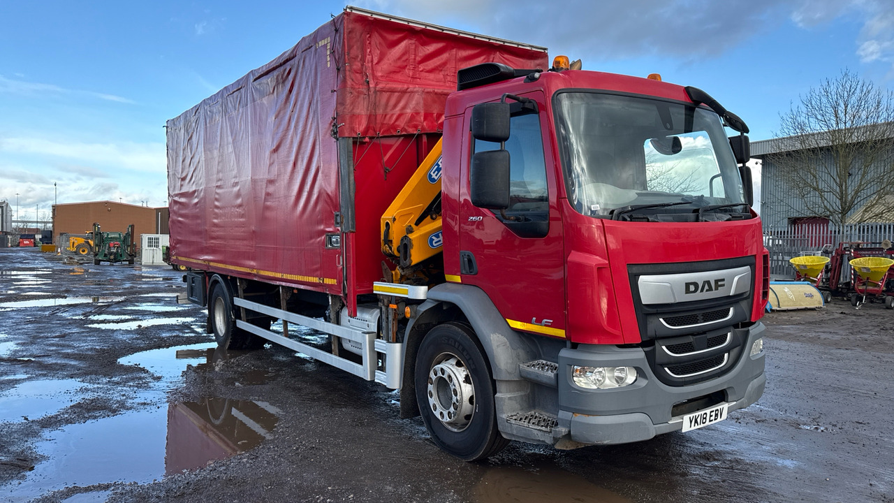 DAF LF 260 - Camion plateau, Camion grue: photos 1 DAF LF 260 - Camion plateau, Camion grue: photos 1