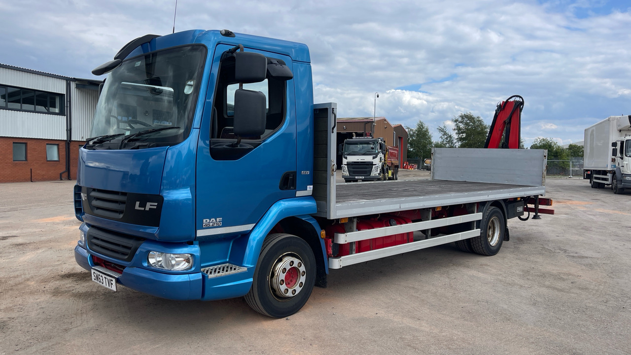 DAF LF 45.210 - Camion plateau, Camion grue: photos 2 DAF LF 45.210 - Camion plateau, Camion grue: photos 2