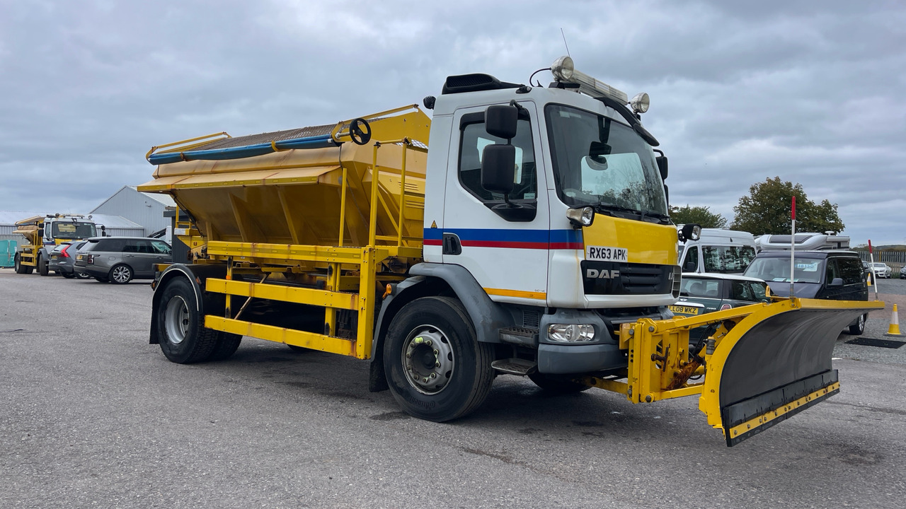 DAF LF 55.220 - Engin de déneigement: photos 1 DAF LF 55.220 - Engin de déneigement: photos 1