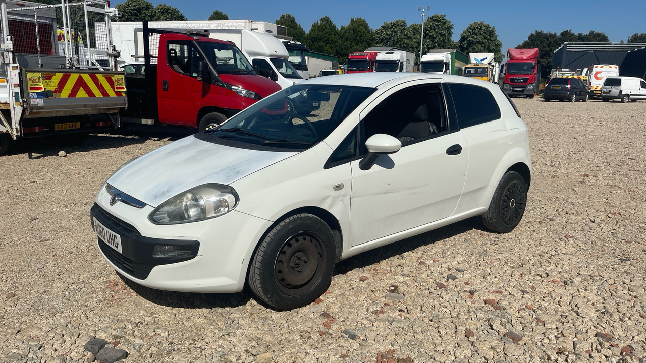 FIAT PUNTO EVO 1.4 ACTIVE - Voiture à hayon: photos 2 FIAT PUNTO EVO 1.4 ACTIVE - Voiture à hayon: photos 2