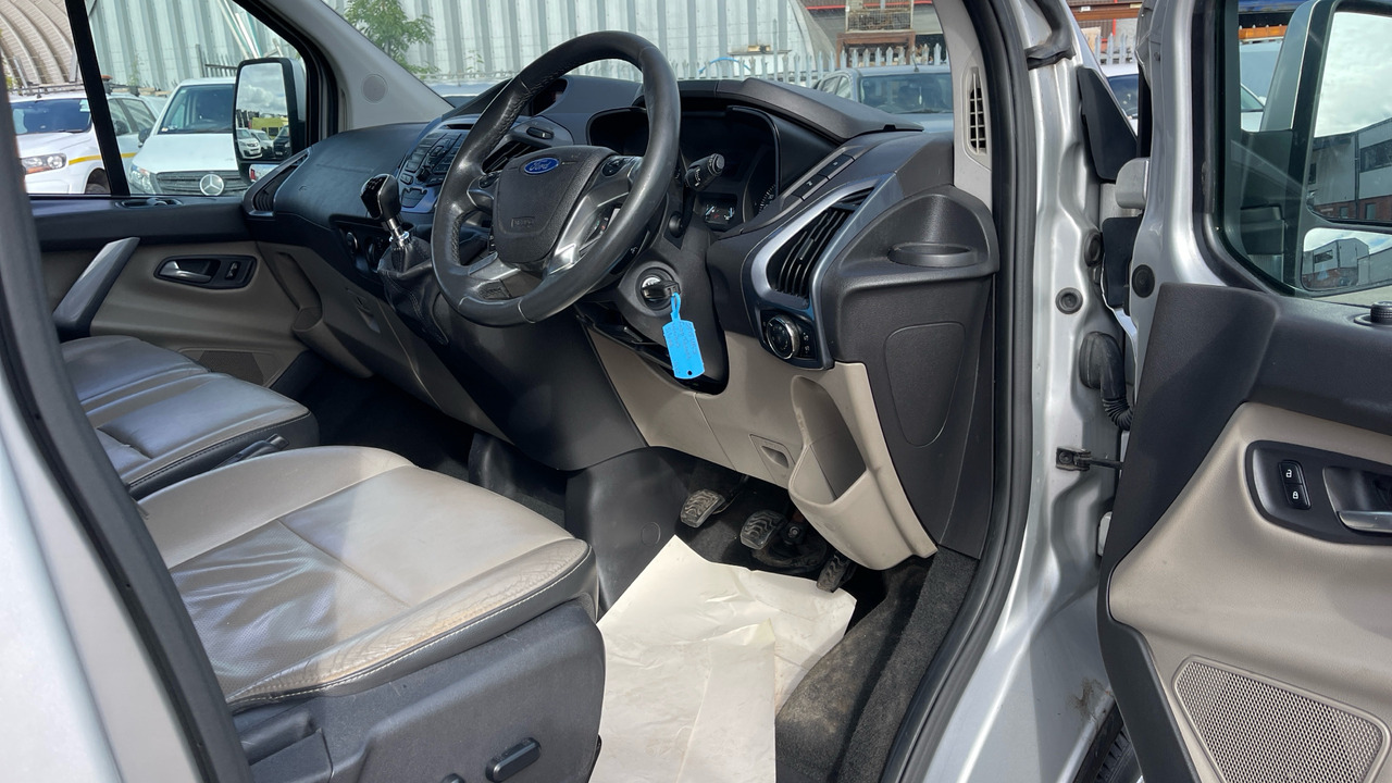 FORD TOURNEO CUSTOM 300 2.2 TDCi 125PS - Minibus, Transport de personnes: photos 5 FORD TOURNEO CUSTOM 300 2.2 TDCi 125PS - Minibus, Transport de personnes: photos 5