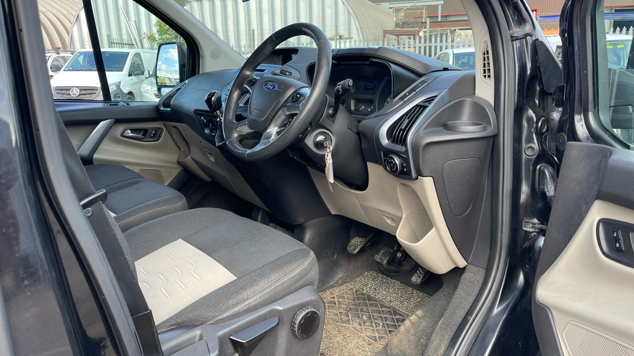 FORD TOURNEO CUSTOM 300 2.2 TDCi 125PS - Minibus, Transport de personnes: photos 5 FORD TOURNEO CUSTOM 300 2.2 TDCi 125PS - Minibus, Transport de personnes: photos 5