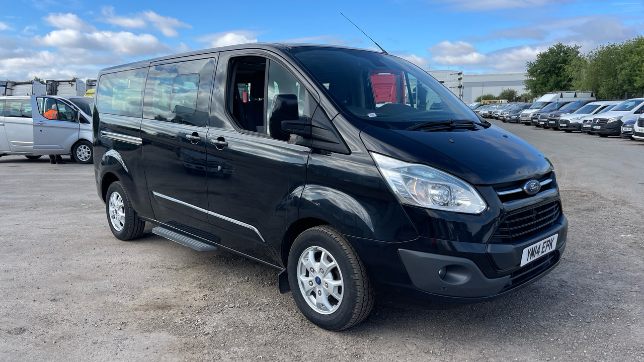FORD TOURNEO CUSTOM 300 2.2 TDCi 125PS - Minibus, Transport de personnes: photos 1 FORD TOURNEO CUSTOM 300 2.2 TDCi 125PS - Minibus, Transport de personnes: photos 1