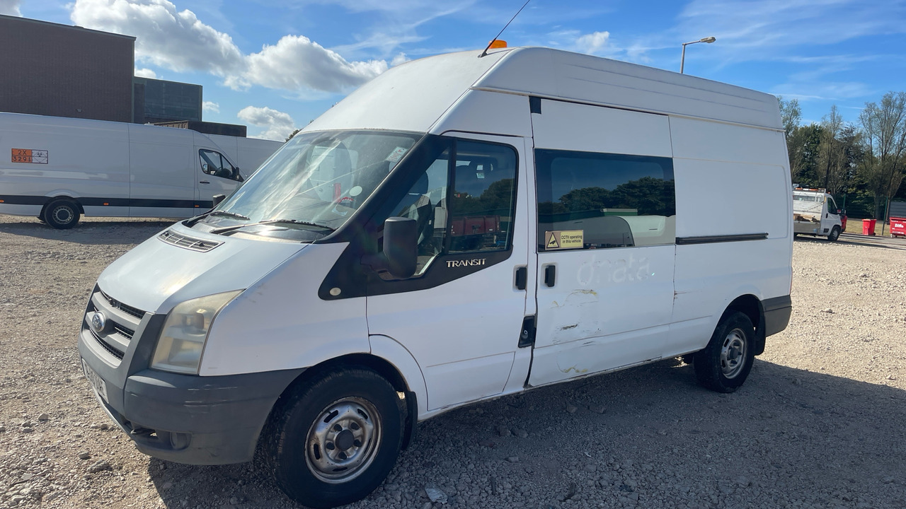 FORD TRANSIT 115 2.4 TDCI 115PS - Utilitaire double cabine: photos 2 FORD TRANSIT 115 2.4 TDCI 115PS - Utilitaire double cabine: photos 2