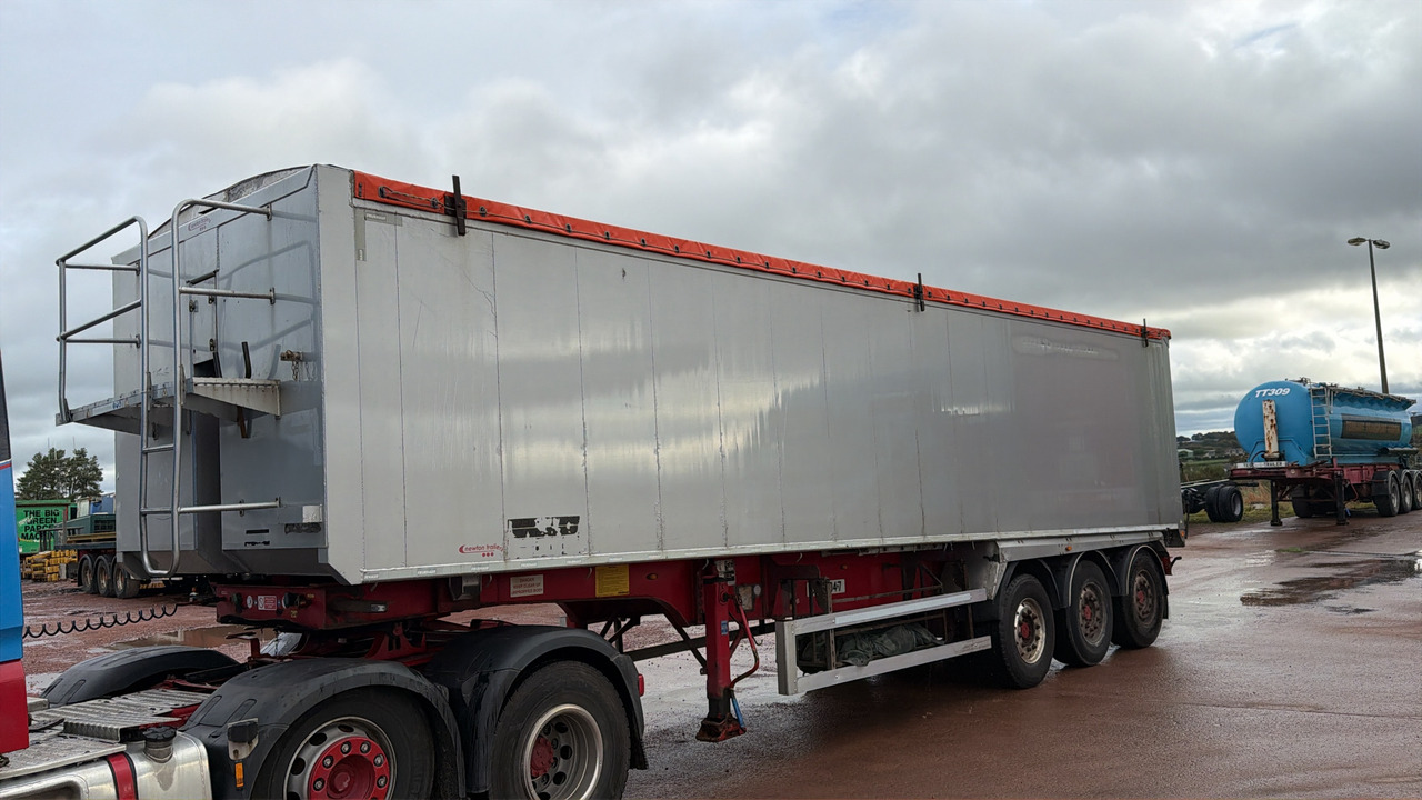 FRUEHAUF - Semi-remorque benne: photos 1 FRUEHAUF - Semi-remorque benne: photos 1