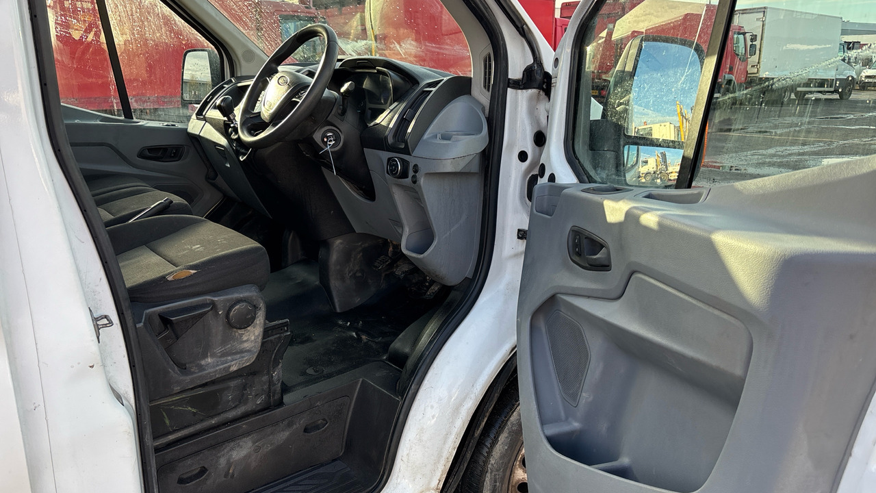 Ford Transit 350 2.2 TDCi 125ps - Fourgon plateau: photos 5 Ford Transit 350 2.2 TDCi 125ps - Fourgon plateau: photos 5