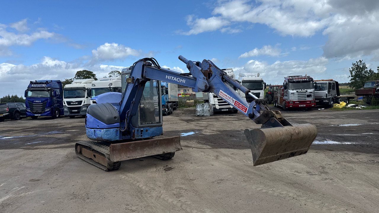 Hitachi EX40UR-3 - Mini pelle: photos 1 Hitachi EX40UR-3 - Mini pelle: photos 1
