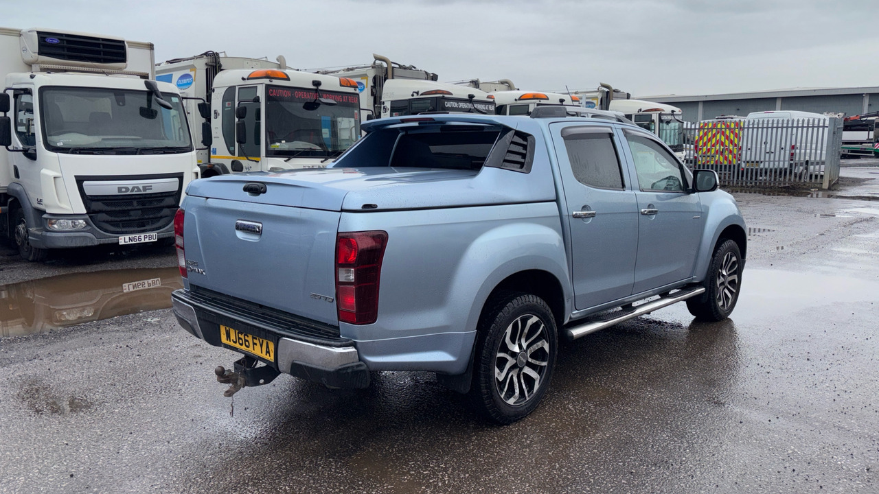 ISUZU D-MAX 2.5TD Centurion - Pick-up, Utilitaire double cabine: photos 4 ISUZU D-MAX 2.5TD Centurion - Pick-up, Utilitaire double cabine: photos 4