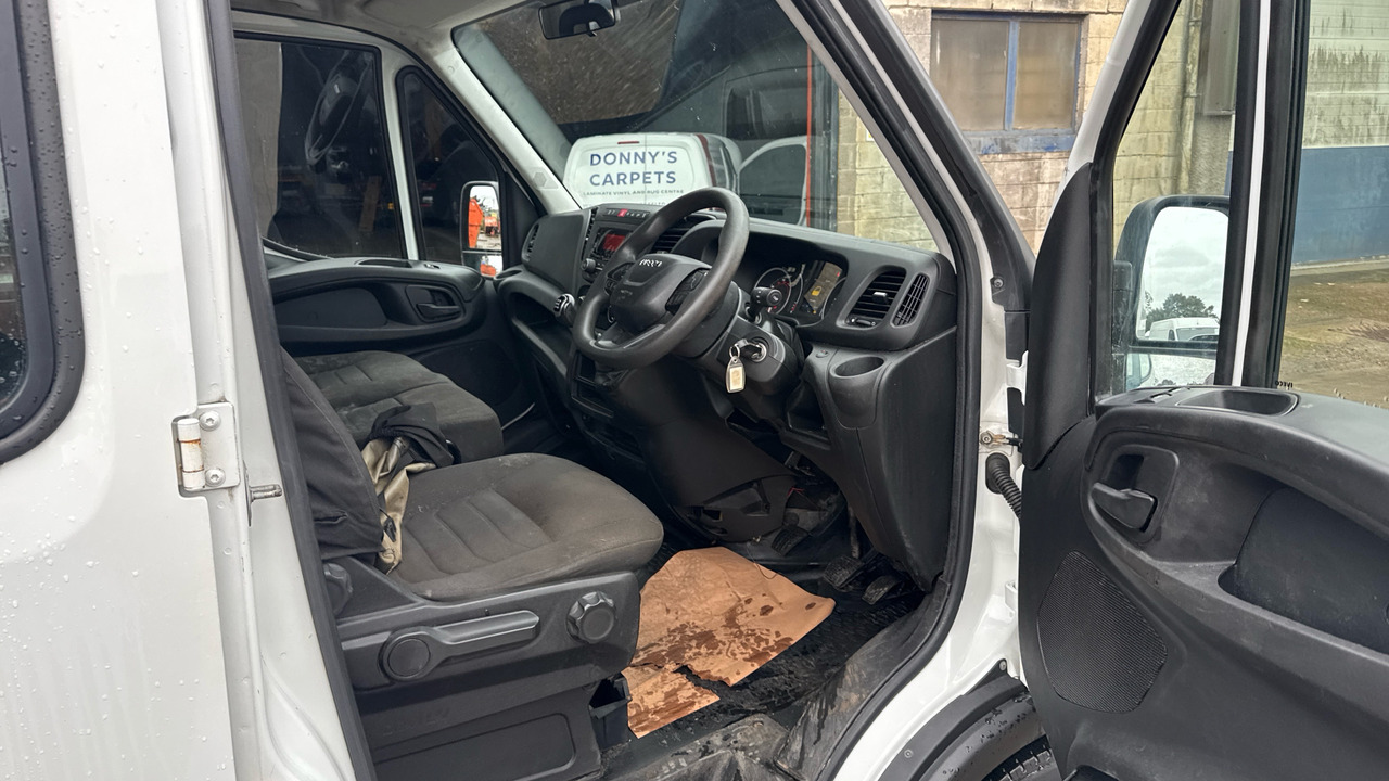 IVECO DAILY 2.3 3750 WB - Fourgon plateau: photos 5 IVECO DAILY 2.3 3750 WB - Fourgon plateau: photos 5