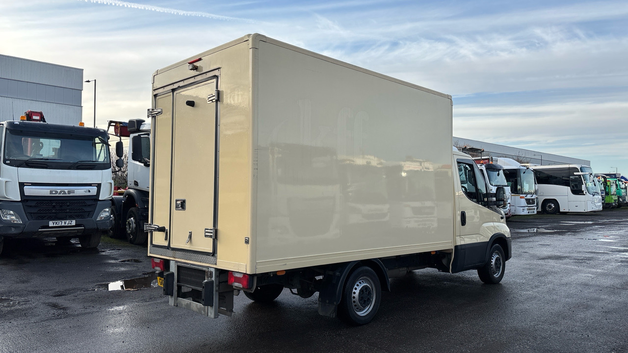 IVECO DAILY 35-120 2.3 4100 WB Hi-Matic - Véhicule utilitaire frigorifique: photos 4 IVECO DAILY 35-120 2.3 4100 WB Hi-Matic - Véhicule utilitaire frigorifique: photos 4